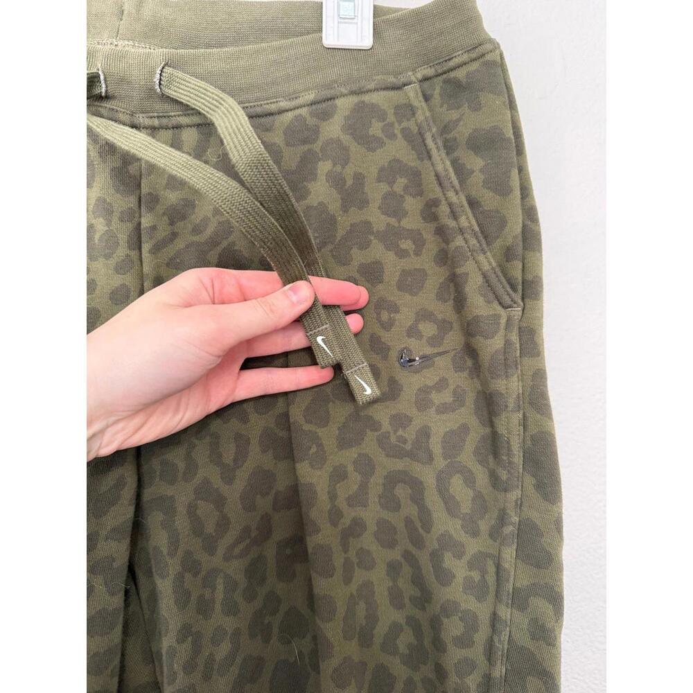 Nike Women’s medium joggers - Picture 4 of 4